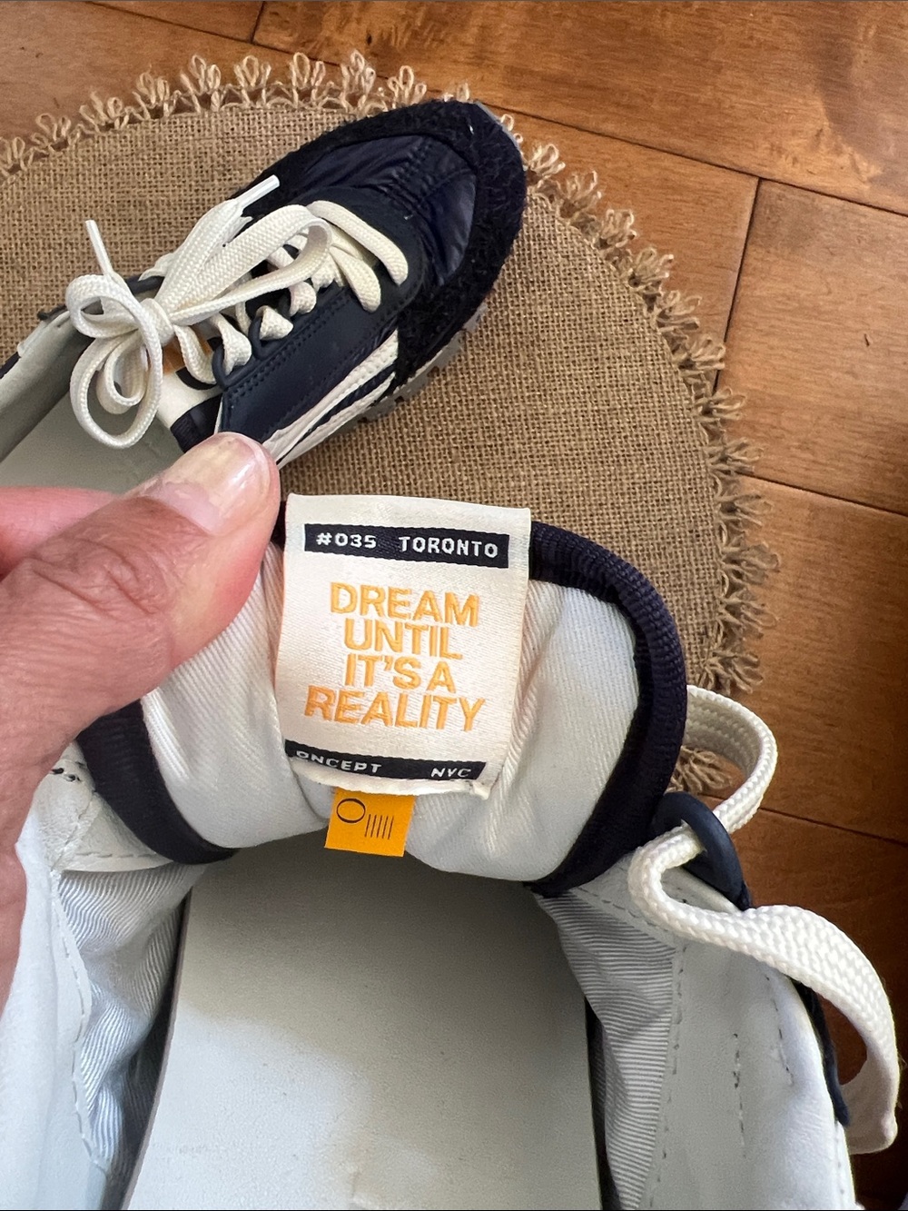 OnCept Toronto Sneakers. Like new. Worn once. - Picture 7 of 9